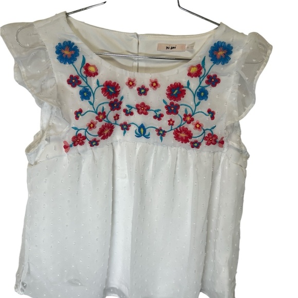 Embroidered Floral White Top, Size M . - Picture 6 of 8